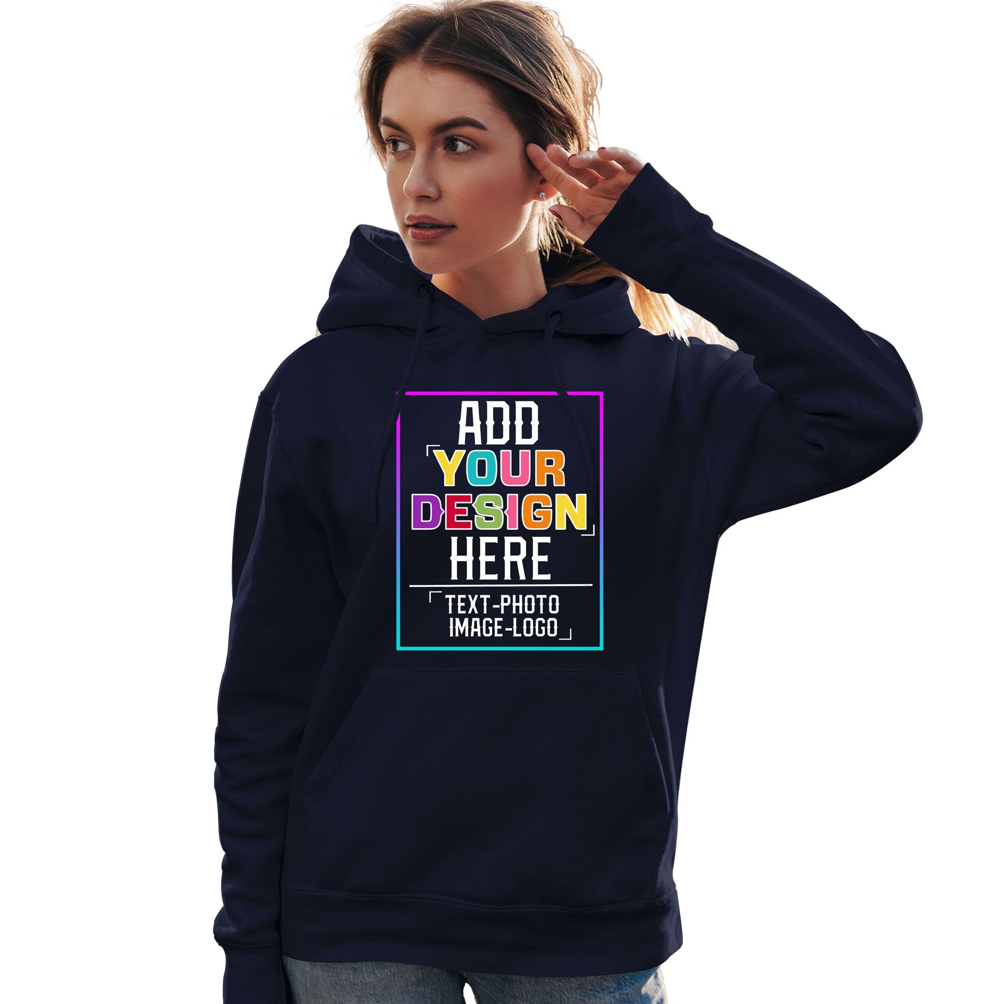 Sweat à capuche personnalisé bleu marine avec police de couleur arc-en-ciel